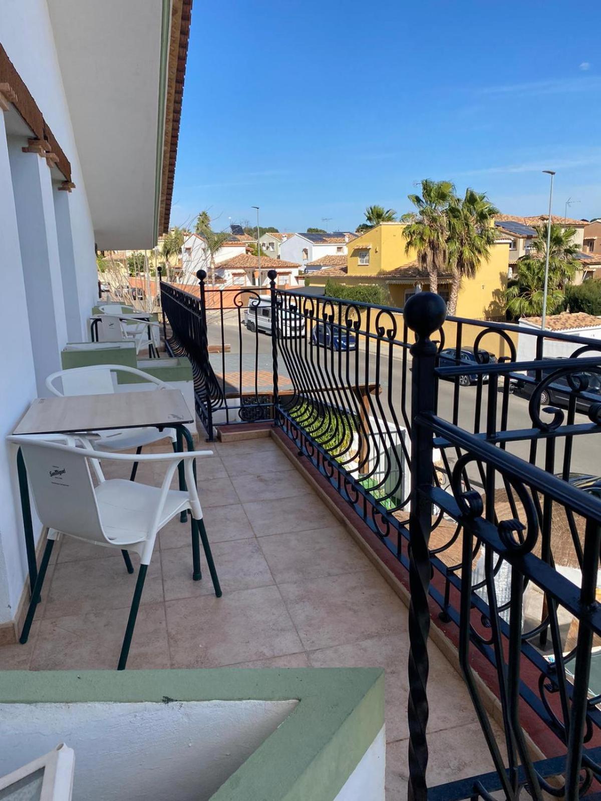 Hostal Espai Mediterrani Puebla de Vallbona Eksteriør billede